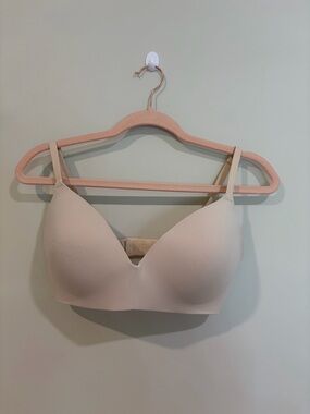 Victoria's Secret Light Nude Seamless Molded Bra